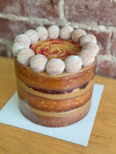 Load image into Gallery viewer, Cake of the Month- 6”Cake of the Month- Vanilla with white brigadeiro and berry jam!