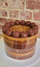 Load image into Gallery viewer, Cake of the Month- 6”Cake of the Month- Vanilla with white brigadeiro and berry jam!