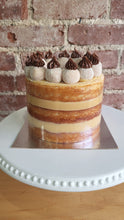 Load image into Gallery viewer, Cake of the Month- 6”Cake of the Month- Vanilla with white brigadeiro and berry jam!