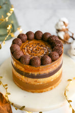 Load image into Gallery viewer, 6โ Naked Cake of the Month : Chocolate with White and Traditional Brigadeiro