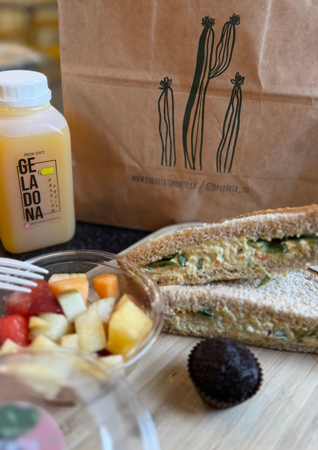 Lunch Bag I- Sandwich, Juice, Brigadeiro and Fruit Salad