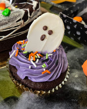 Load image into Gallery viewer, Spooky Large Cupcake (filled with Doce de Leite or Brigadeiro)
