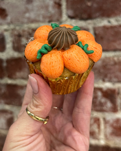 Load image into Gallery viewer, Spooky Large Cupcake (filled with Doce de Leite or Brigadeiro)
