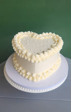 Load image into Gallery viewer, Hearts Shape 8&quot; Vintage Cake
