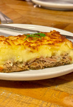 Load image into Gallery viewer, Escondidinho de Brisket com Mandioca - Brisket and Cassava Shepard Pie&quot;
