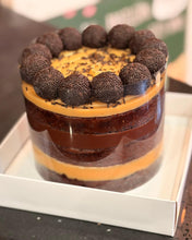 Load image into Gallery viewer, 6” Naked Cake of the Month : Chocolate with  White and Traditional Brigadeiro
