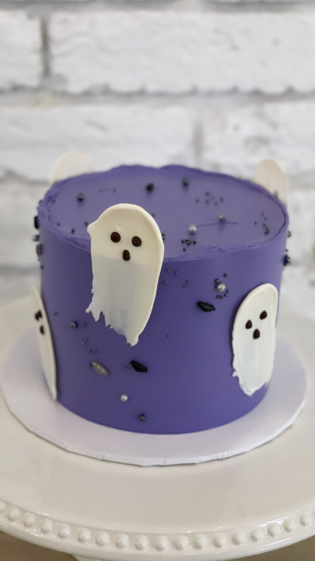 Ghost Party Cake (Chocolate and Brigadeiro) - serves 16 Slices