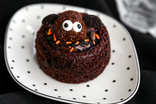 Load image into Gallery viewer, Spooky Mini  Charlote Cake - Chocolate and Brigadeiro
