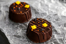 Load image into Gallery viewer, Pão de Mel with Doce de Leite (Honey Cake with Doce de Leite)
