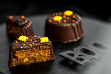 Load image into Gallery viewer, Pão de Mel with Doce de Leite (Honey Cake with Doce de Leite)
