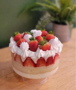 Strawberry and Merengue Dessert